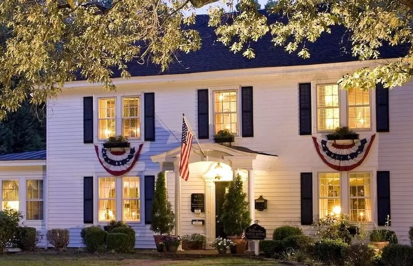 Hotelli A Williamsburg White House Inn