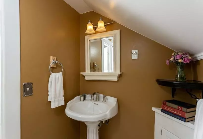 Hotelli A Williamsburg White House Inn