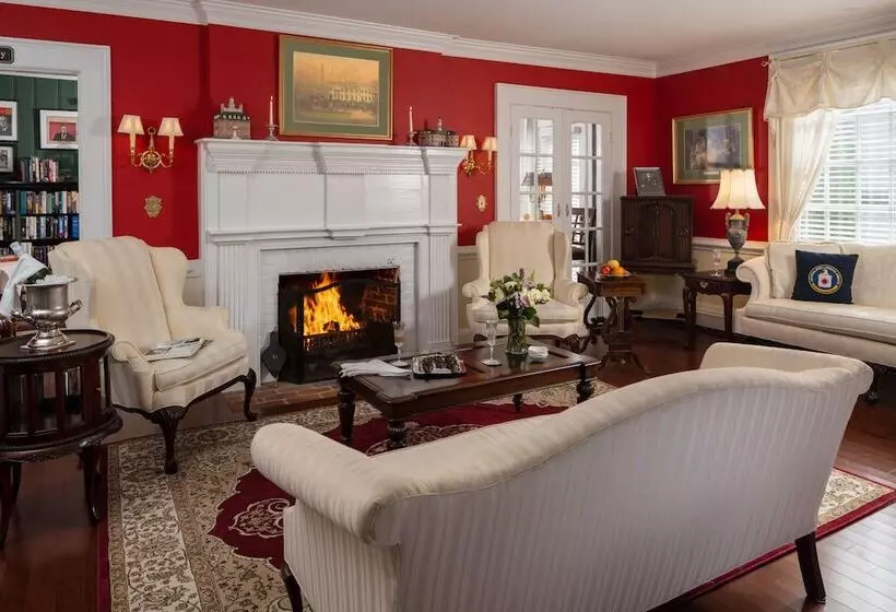 Hotelli A Williamsburg White House Inn