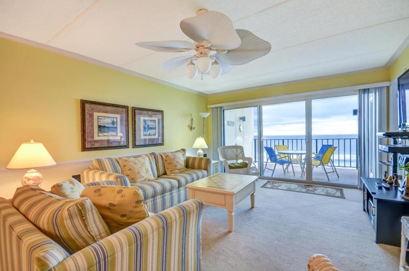 בית מלון כפרי Amelia South Condos