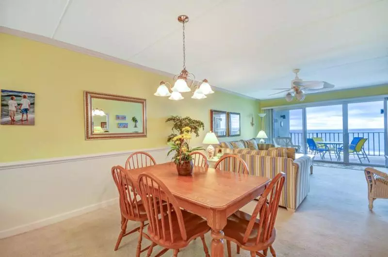 בית מלון כפרי Amelia South Condos