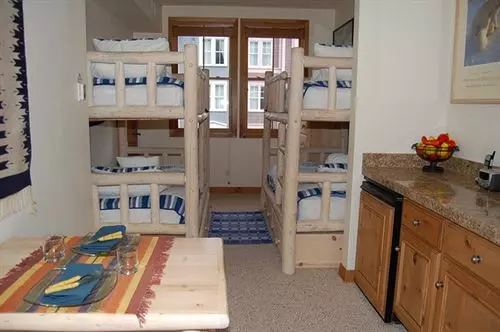 Отель Lift Lodge Condo