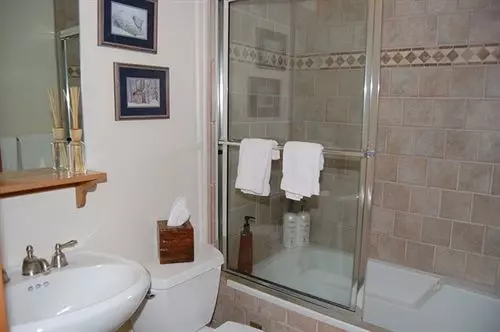 Отель Lift Lodge Condo