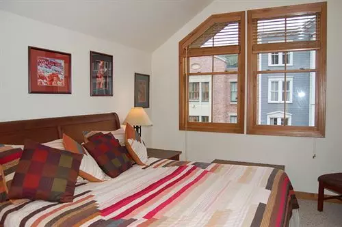 Отель Lift Lodge Condo