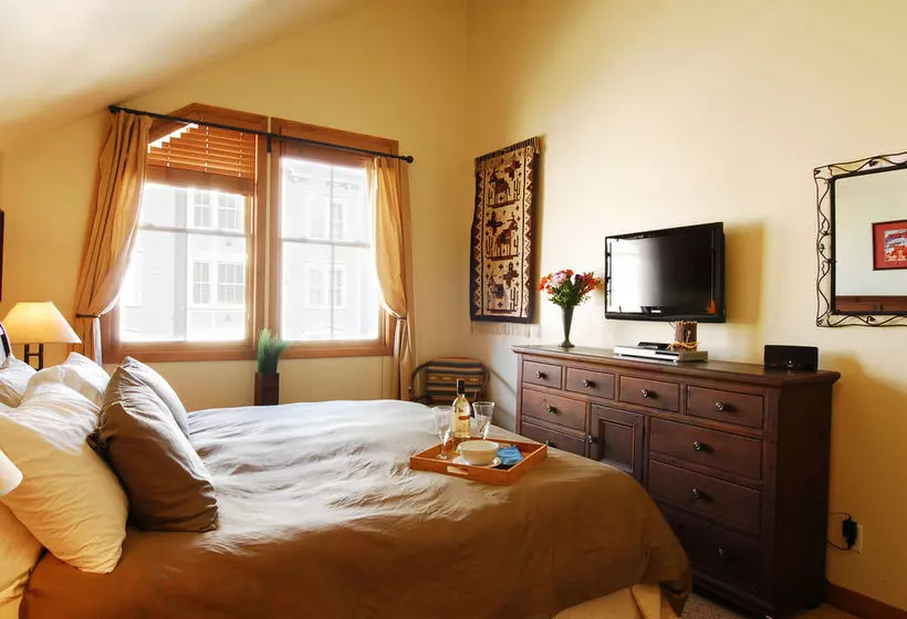 Отель Lift Lodge Condo