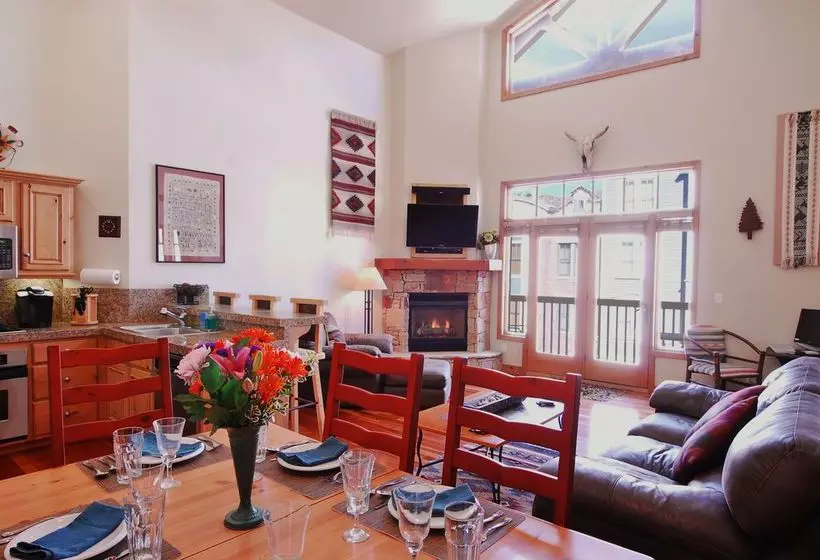 Отель Lift Lodge Condo