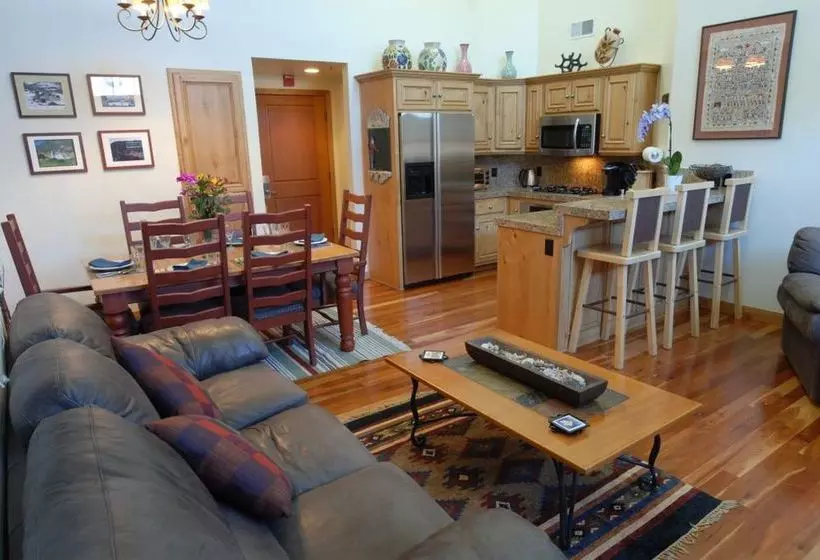 Отель Lift Lodge Condo