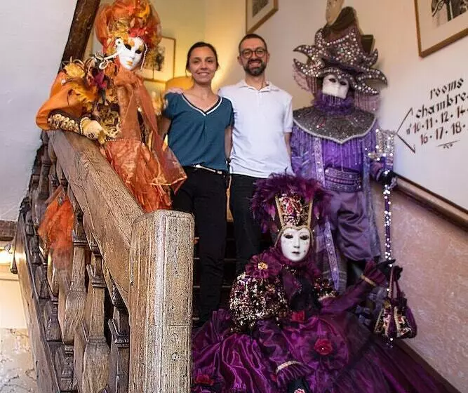 Otel Logis Hôtel Central