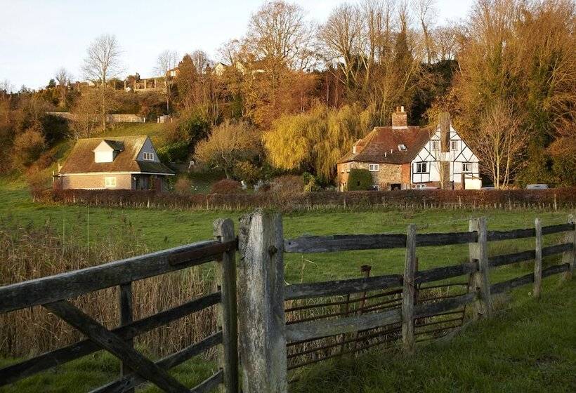 فندق Strand House