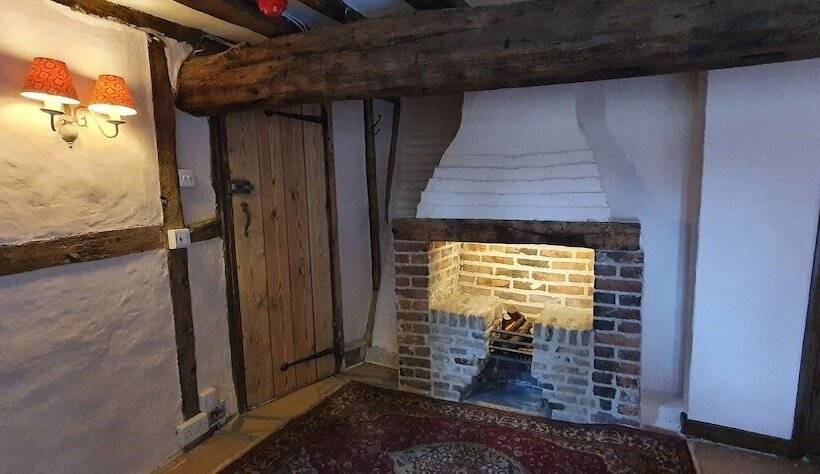 فندق Strand House