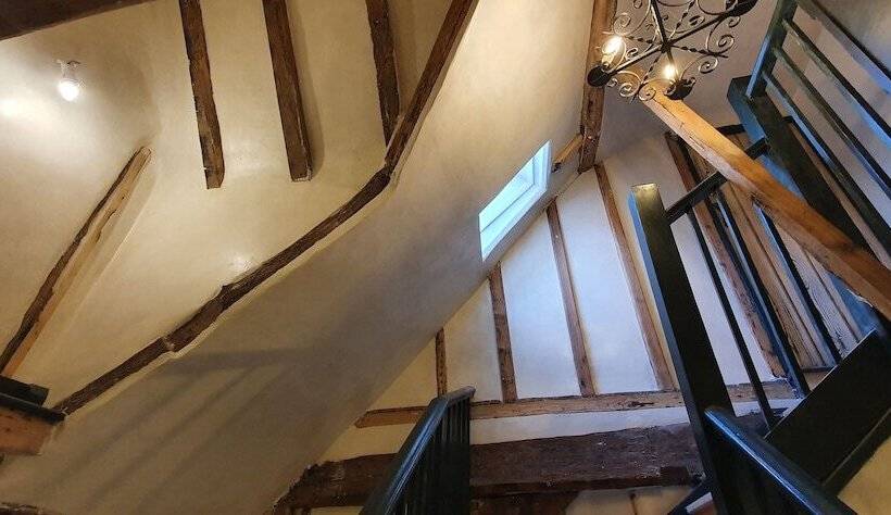 فندق Strand House