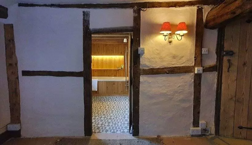 Отель Strand House