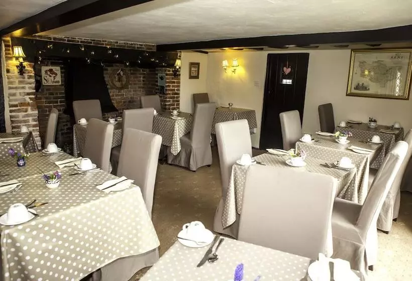 Отель Strand House