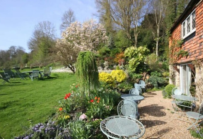 فندق Strand House