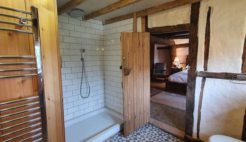 فندق Strand House