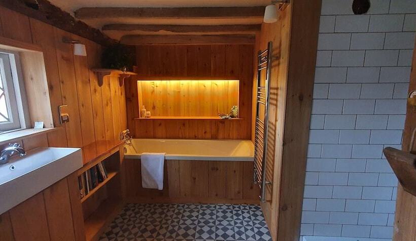 فندق Strand House