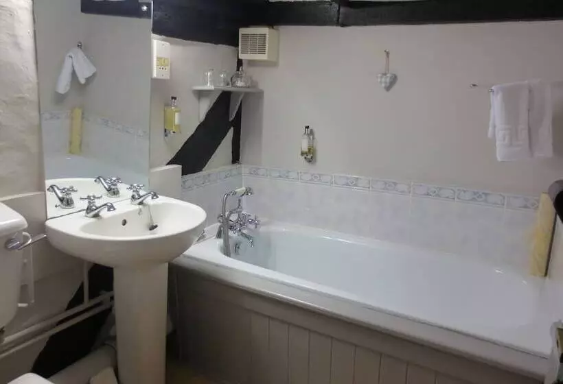 Отель Strand House