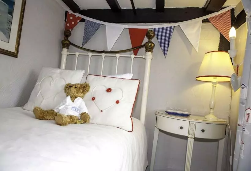 Отель Strand House