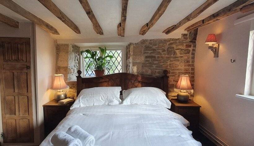 فندق Strand House