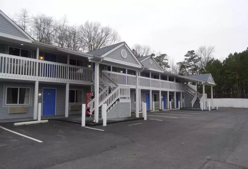 모텔 Village Inn And Suites