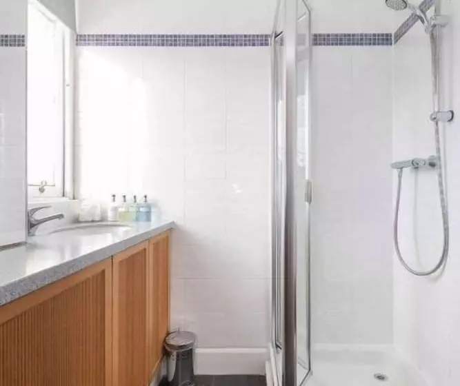 پانسیون Fraoch House