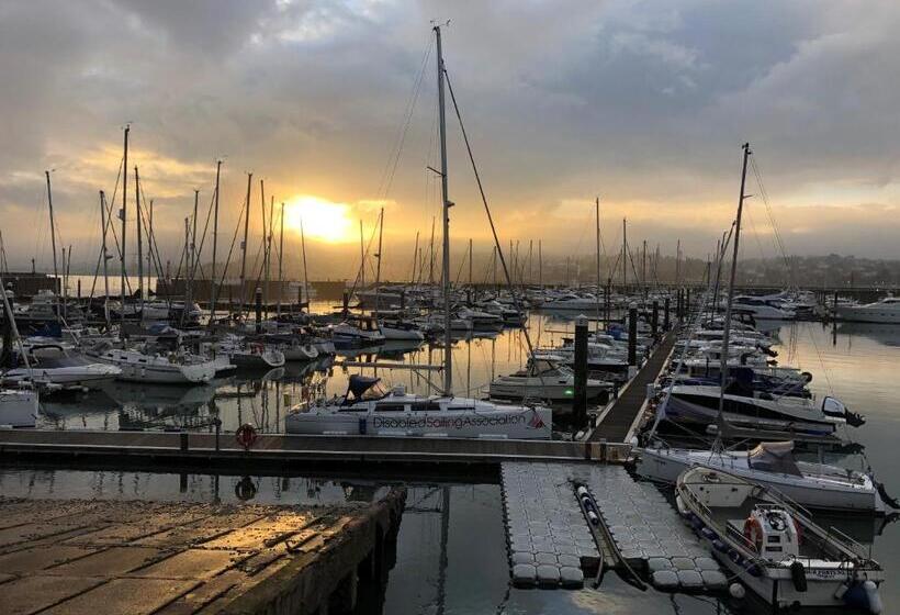 Pension (Hôtel basse catégorie) The Brandize Guest House