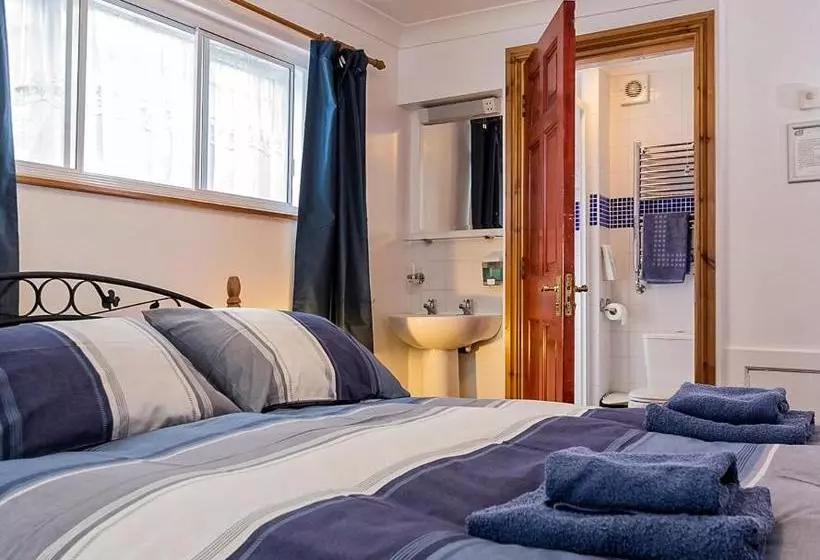 פנסיון Thorne Central Guest House