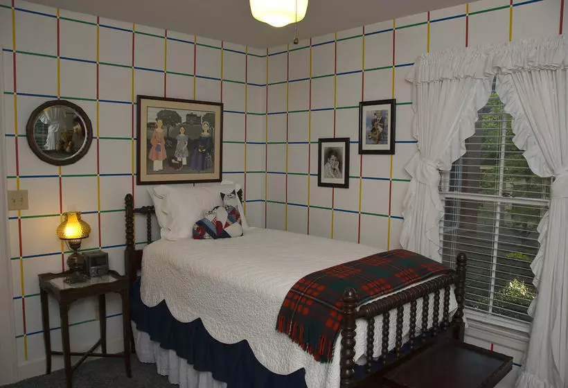 Red Bluff Cottage Bed & Breakfast