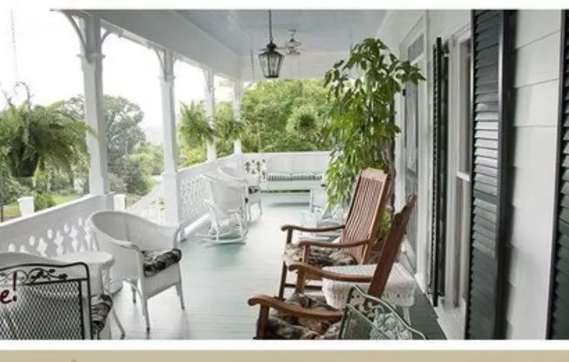 Red Bluff Cottage Bed & Breakfast