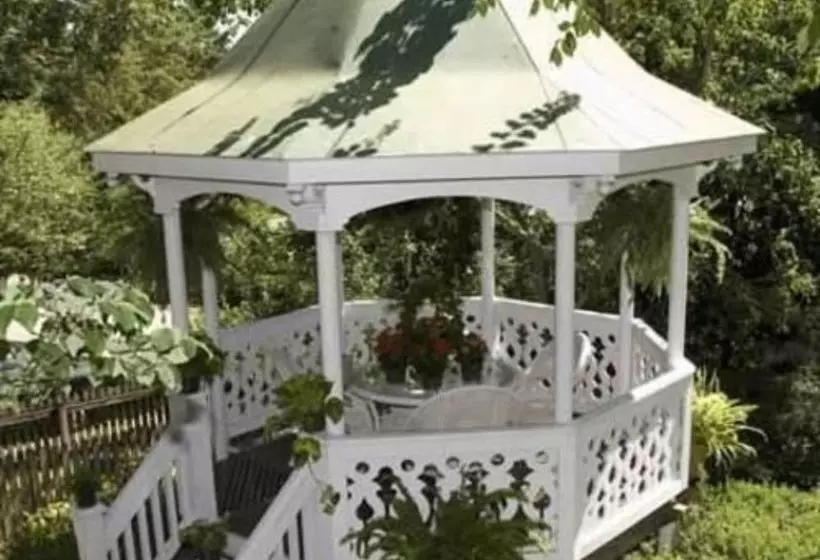 Red Bluff Cottage Bed & Breakfast