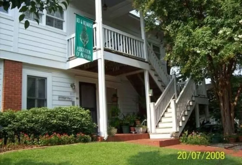 Red Bluff Cottage Bed & Breakfast