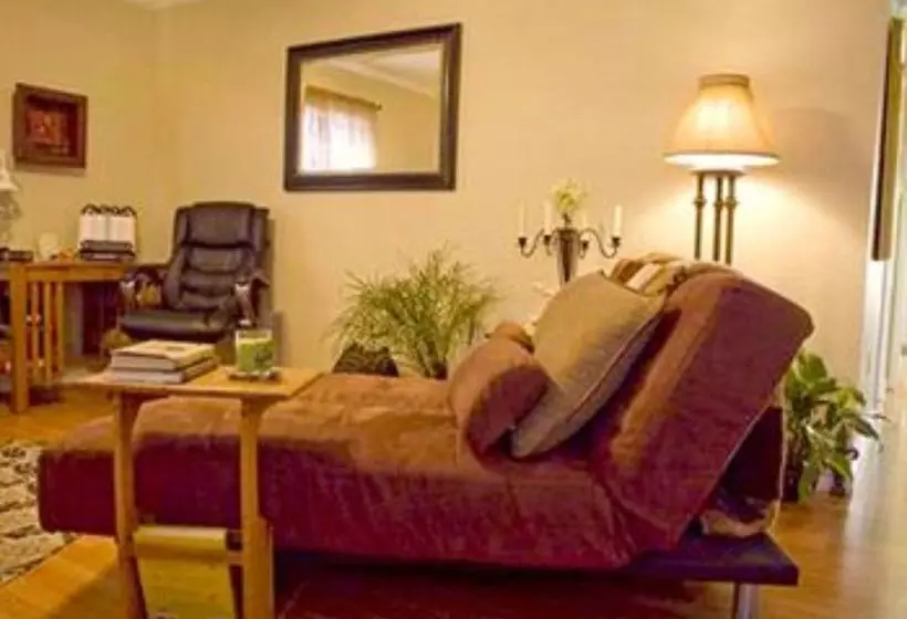 River Rock Bed And Breakfast Cottages