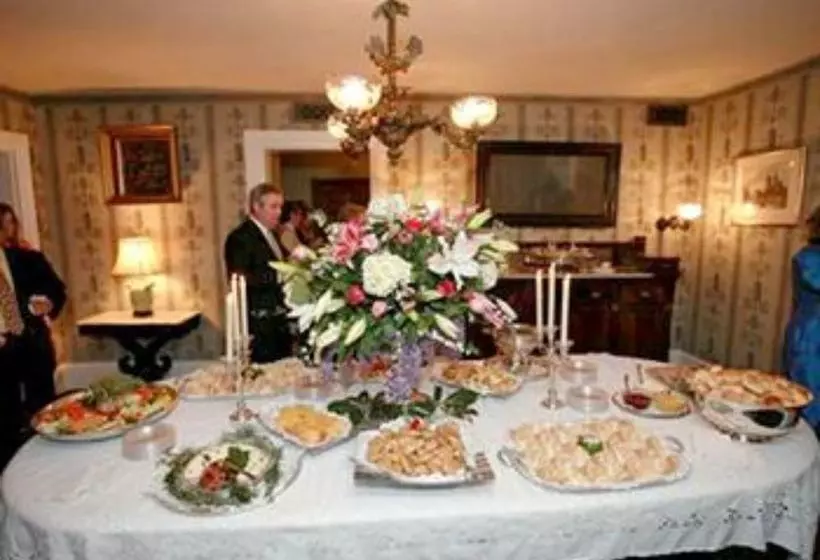 The Elms Bed And Breakfast