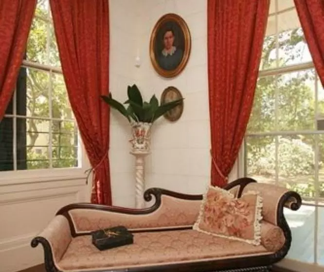 The Elms Bed And Breakfast