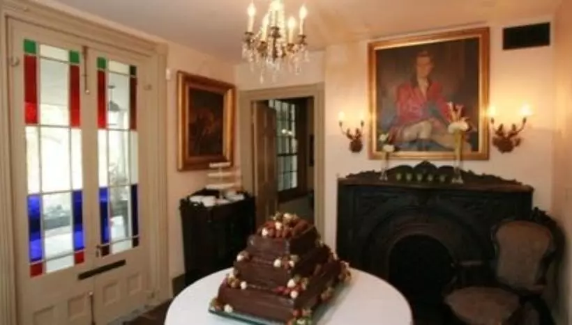 The Elms Bed And Breakfast