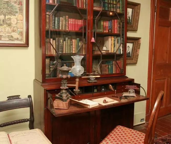 The Elms Bed And Breakfast