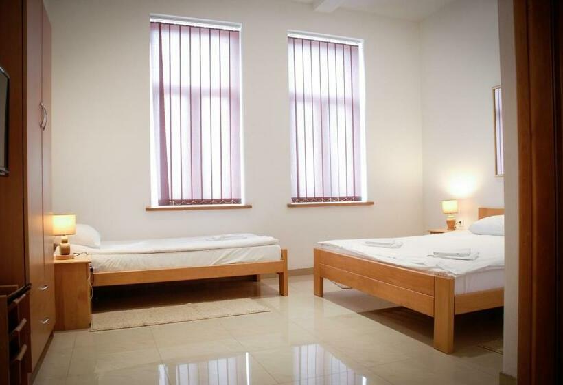 هاستل Sobe Rodic Centar