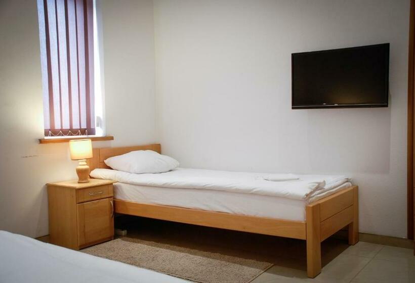 هاستل Sobe Rodic Centar