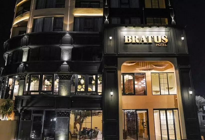 هتل Bratus