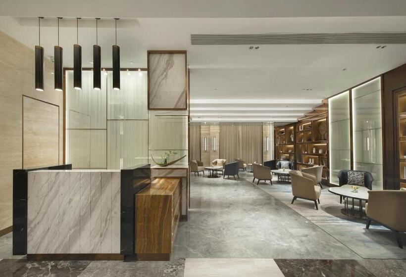 Отель Oakwood Residence Foshan