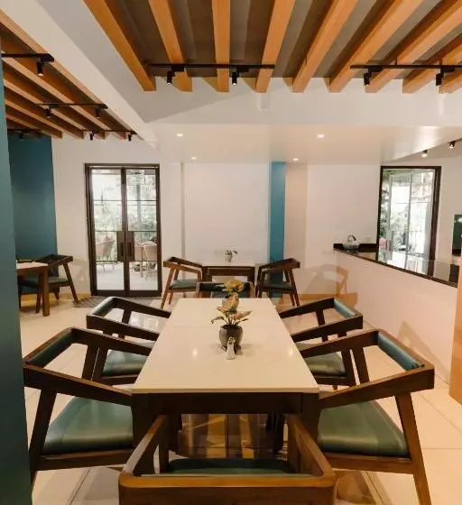 Hotel Regal Business Suites