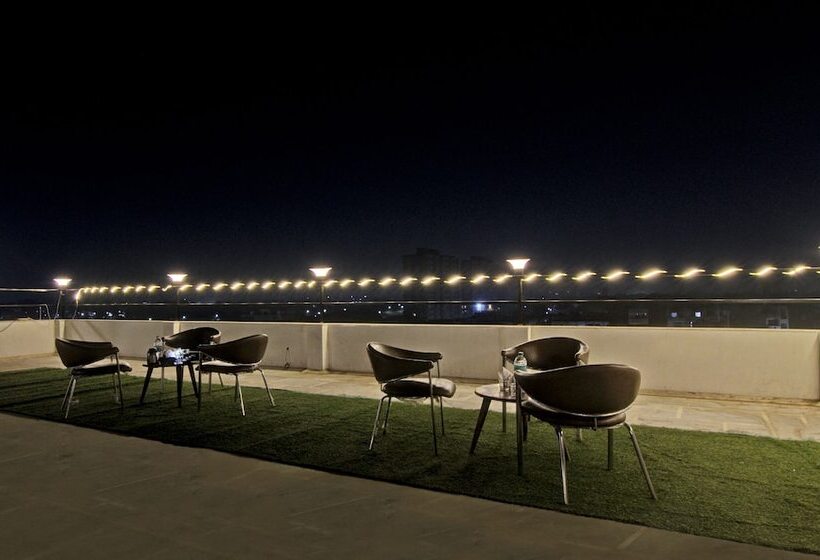 ホテル Treebo Rama Hindustani