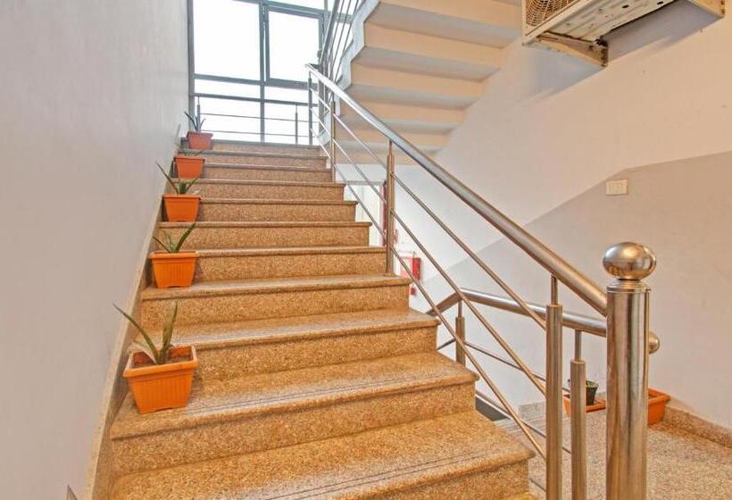 ホテル Treebo Rama Hindustani