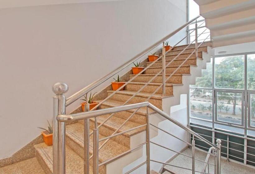 ホテル Treebo Rama Hindustani