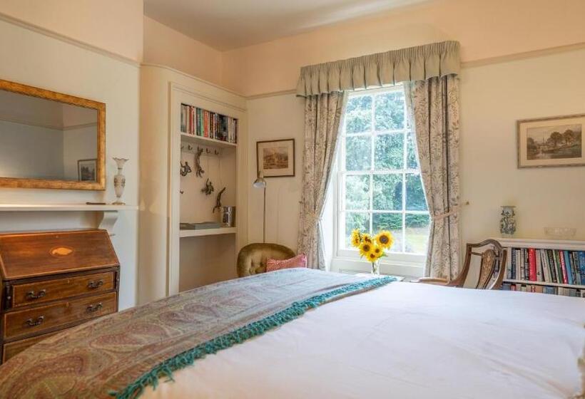 Pantybeiliau House Bed & Breakfast