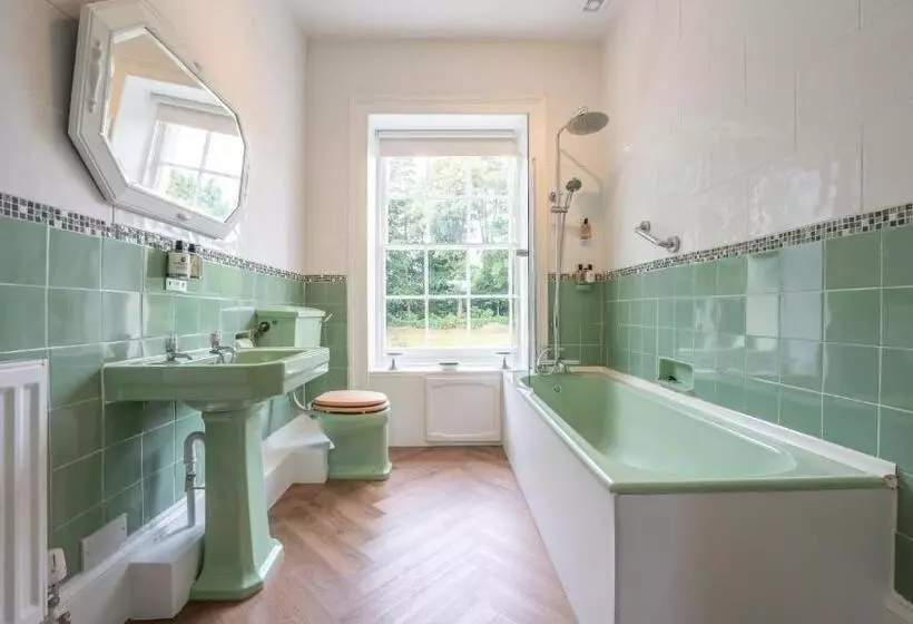 Pantybeiliau House Bed & Breakfast