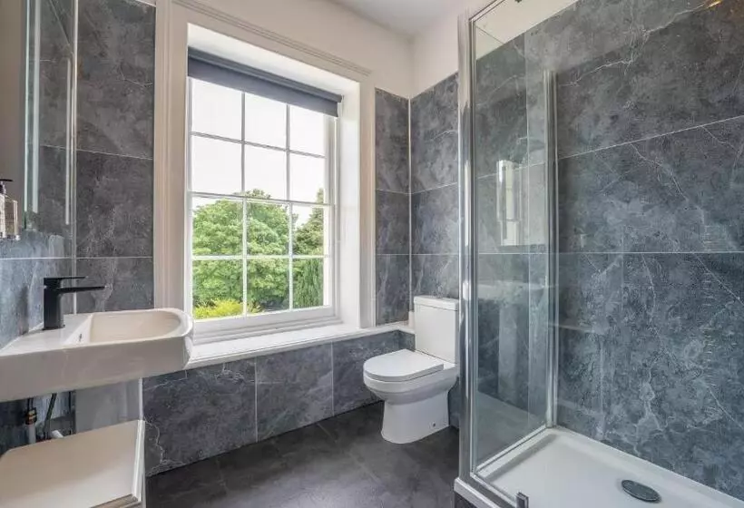 Pantybeiliau House Bed & Breakfast