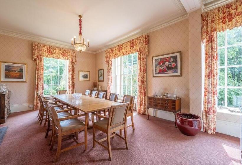 Pantybeiliau House Bed & Breakfast