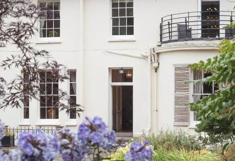 Pantybeiliau House Bed & Breakfast