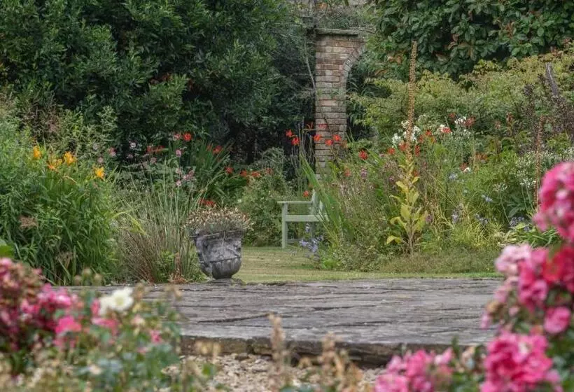 Pantybeiliau House Bed & Breakfast